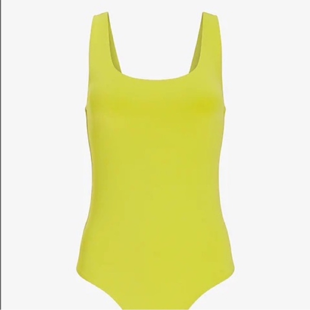 Express Body Contour Scoop Neck Bodysuit in Lemon Lime. Size XS - Picture 4 of 13